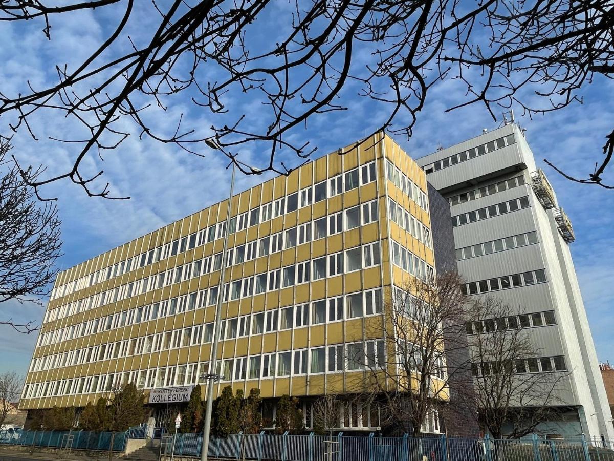 The College Group Hostel Budapest Eksteriør bilde